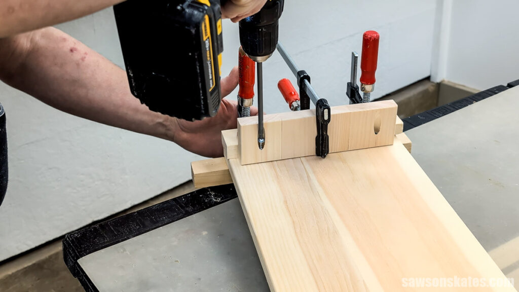 Joining the leg to the shelf with a pocket hole screw